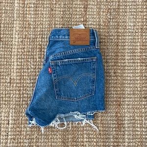 NWOT Levi’s 501 shorts sz 26